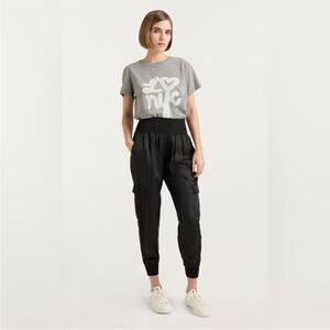 Cinq à Sept NWT Giles Cargo Pocket Satin Jogger
Pants In Black Size XS MSRP $265